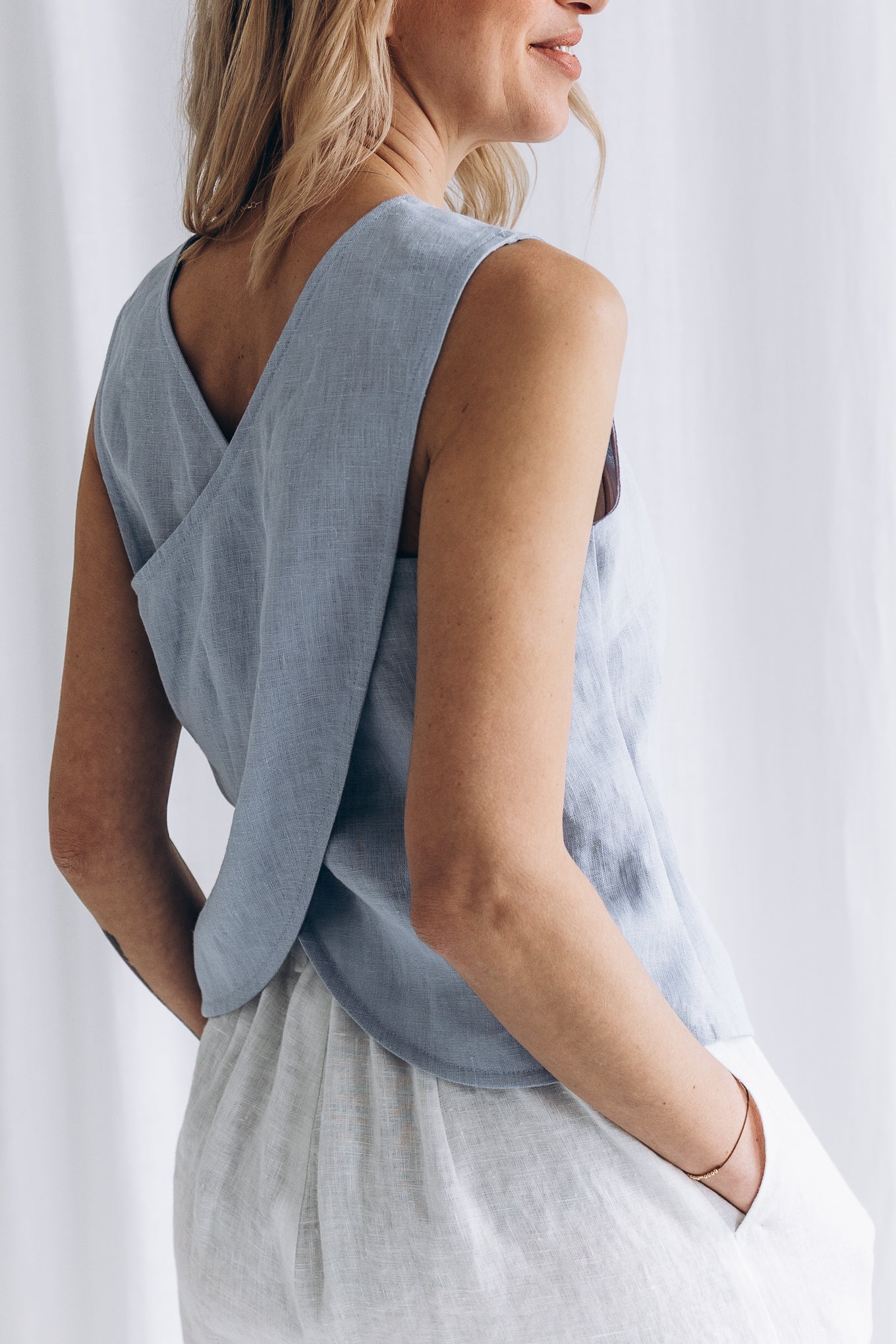 Linen Top with Crossed Back "Vicky"
