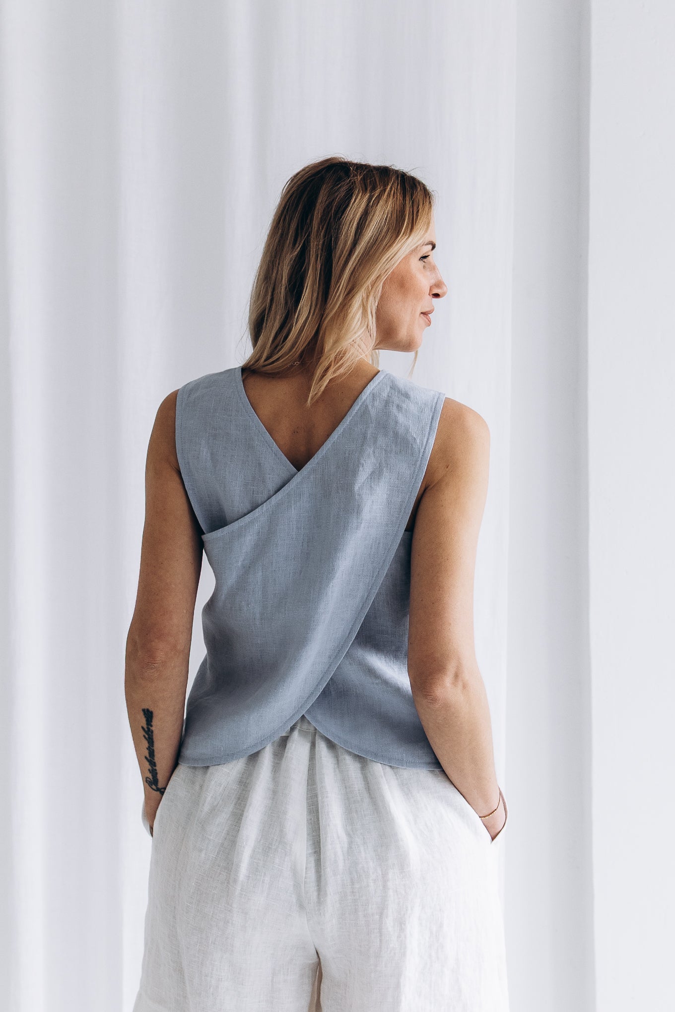 Linen Top with Crossed Back "Vicky"