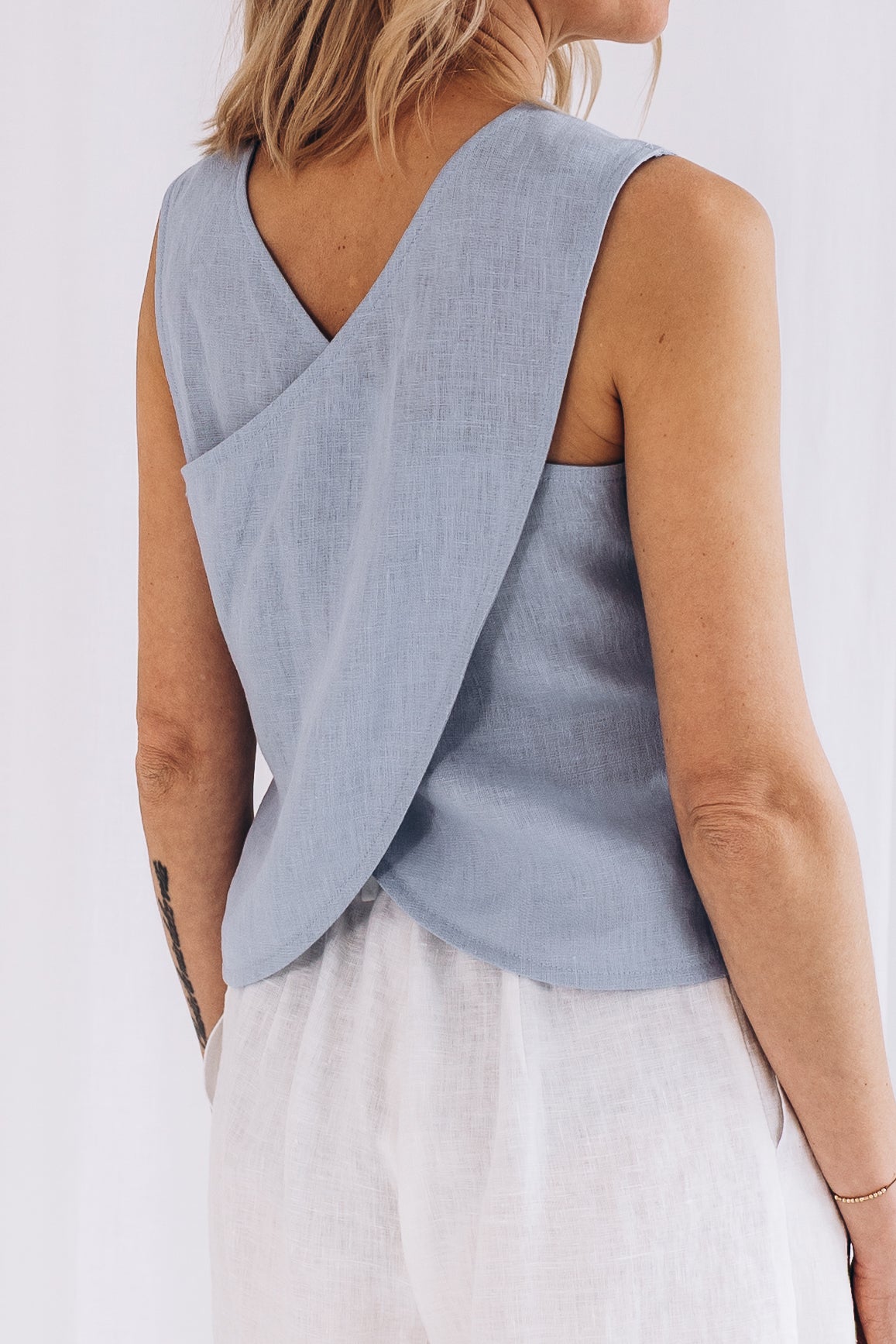 Linen Top with Crossed Back "Vicky"