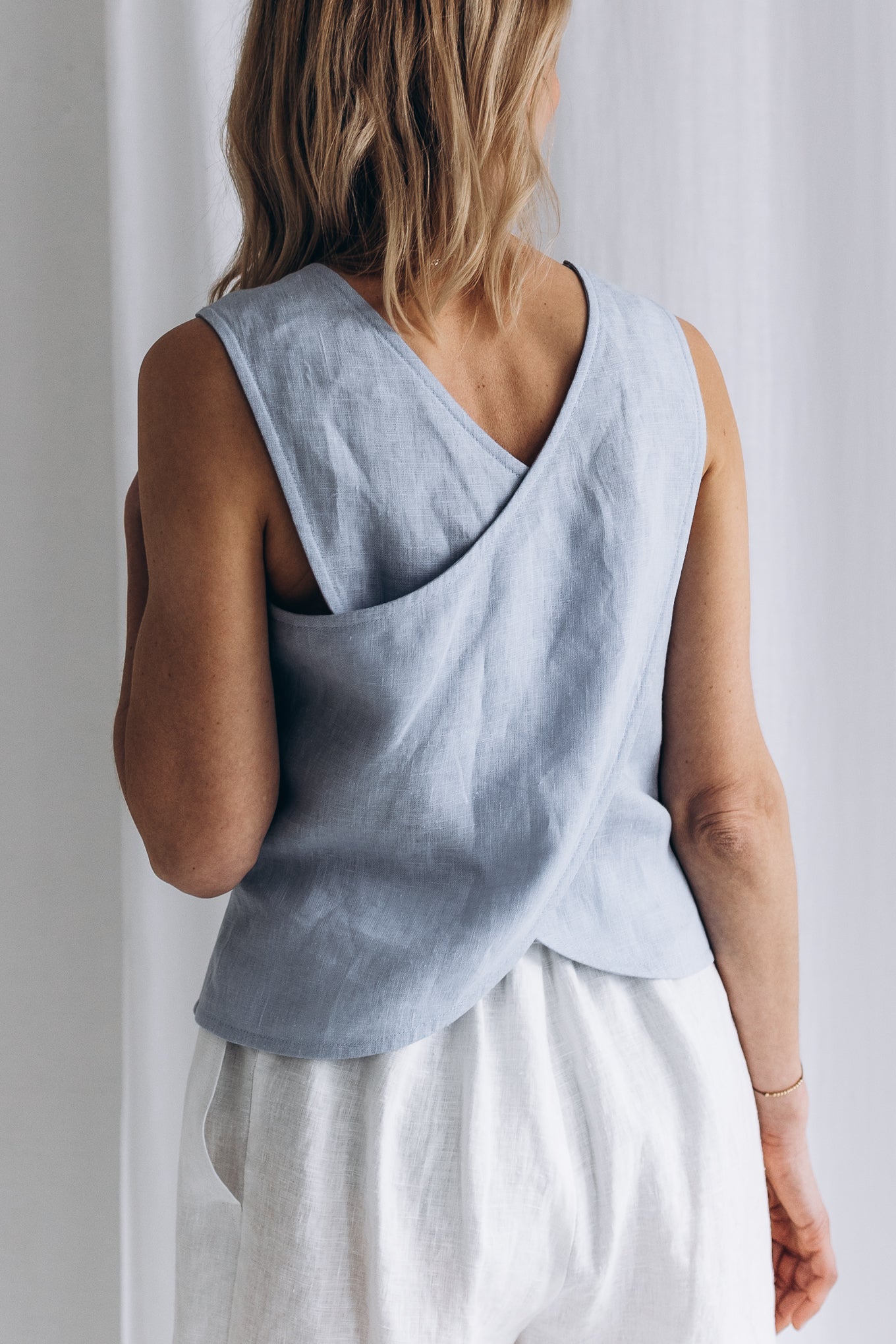 Linen Top with Crossed Back "Vicky"